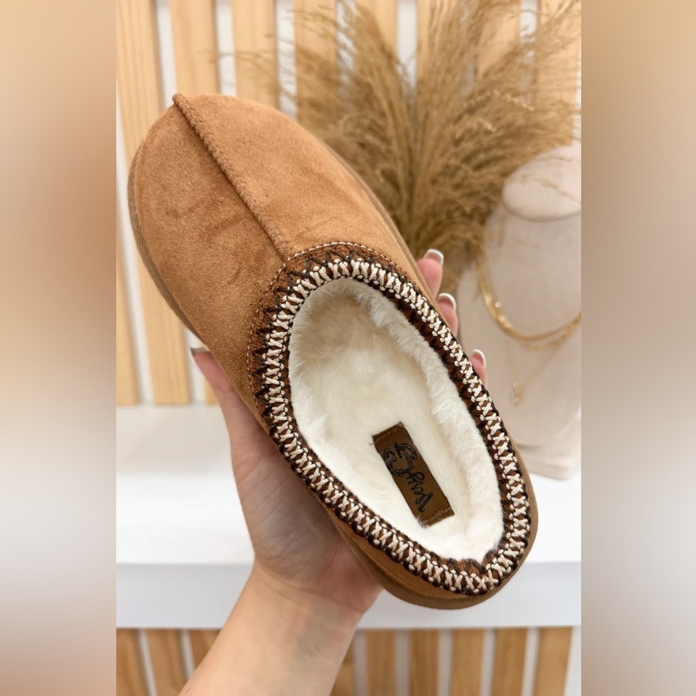 NIB Brand New Very G Sparks Tan Fur Vegan Suede Slip On Slides Shoes Slippers - Picture 3 of 11